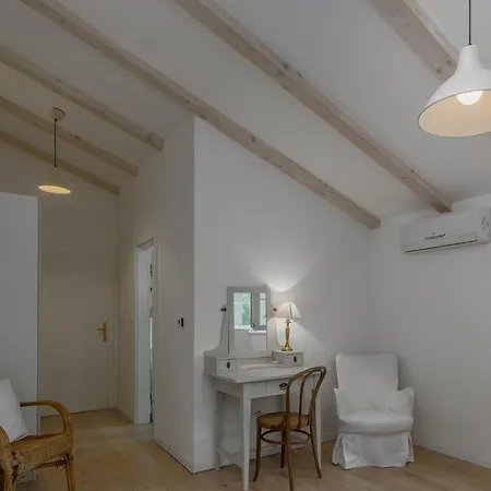Tre Colonne For 10 Persons In Istria With 60 M2 Private Pool, Mini Golf & Sauna Villa *