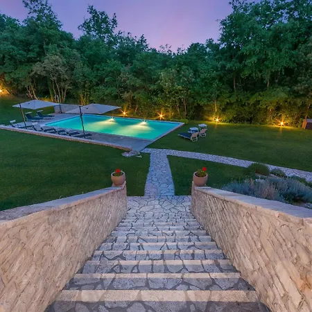 Tre Colonne For 10 Persons In Istria With 60 M2 Private Pool, Mini Golf & Sauna *