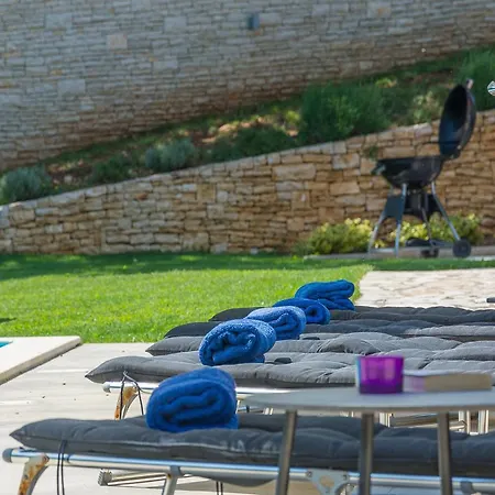 Tre Colonne For 10 Persons In Istria With 60 M2 Private Pool, Mini Golf & Sauna Modrušani