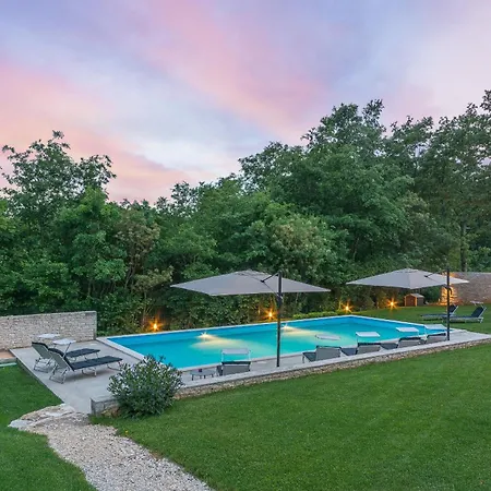 Tre Colonne For 10 Persons In Istria With 60 M2 Private Pool, Mini Golf&sauna * Modrušani