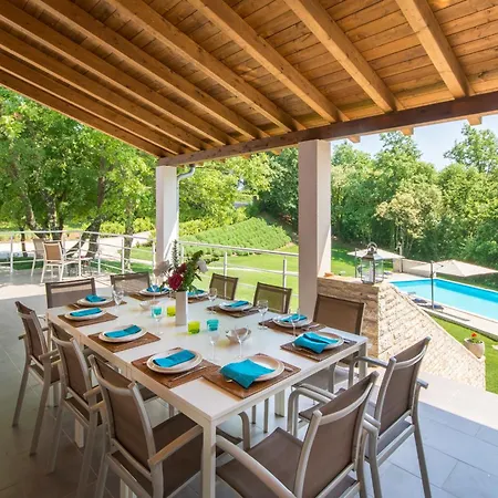 Tre Colonne For 10 Persons In Istria With 60 M2 Private Pool, Mini Golf&sauna