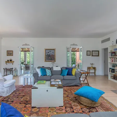 Tre Colonne For 10 Persons In Istria With 60 M2 Private Pool, Mini Golf&sauna Villa