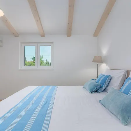 Tre Colonne For 10 Persons In Istria With 60 M2 Private Pool, Mini Golf&sauna