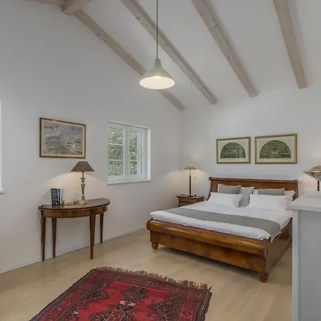 Tre Colonne For 10 Persons In Istria With 60 M2 Private Pool, Mini Golf&sauna Villa