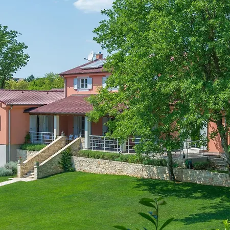 Tre Colonne For 10 Persons In Istria With 60 M2 Private Pool, Mini Golf&sauna Modrušani