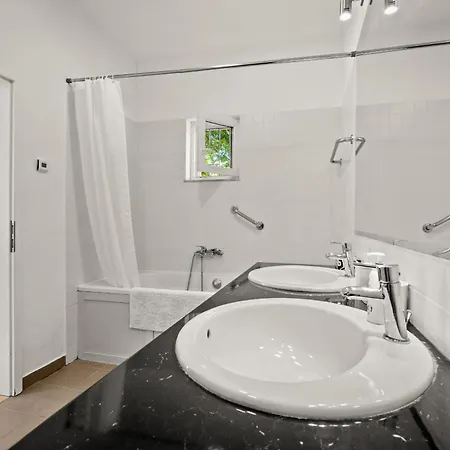 Tre Colonne For 10 Persons In Istria With 60 M2 Private Pool, Mini Golf & Sauna Modrušani