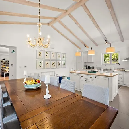Tre Colonne For 10 Persons In Istria With 60 M2 Private Pool, Mini Golf & Sauna Willa
