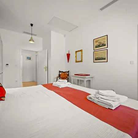 Tre Colonne For 10 Persons In Istria With 60 M2 Private Pool, Mini Golf&sauna Villa Modrušani
