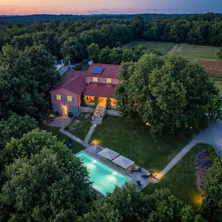Tre Colonne For 10 Persons In Istria With 60 M2 Private Pool, Mini Golf&sauna