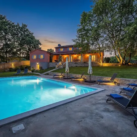 Tre Colonne For 10 Persons In Istria With 60 M2 Private Pool, Mini Golf & Sauna * Modrušani