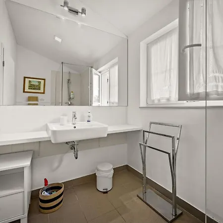 Tre Colonne For 10 Persons In Istria With 60 M2 Private Pool, Mini Golf & Sauna Modrušani