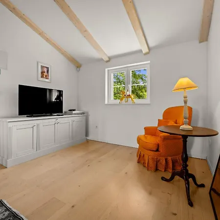Tre Colonne For 10 Persons In Istria With 60 M2 Private Pool, Mini Golf&sauna Villa Modrušani