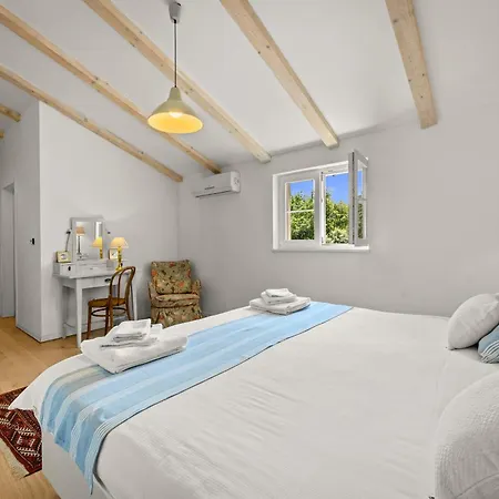 Tre Colonne For 10 Persons In Istria With 60 M2 Private Pool, Mini Golf & Sauna *